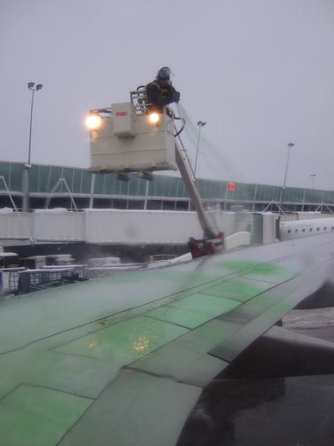 DSCF2792 They put green stuff on the plane too