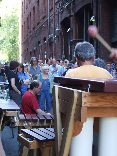 DSCF3811 Xylophone band playing in the alley