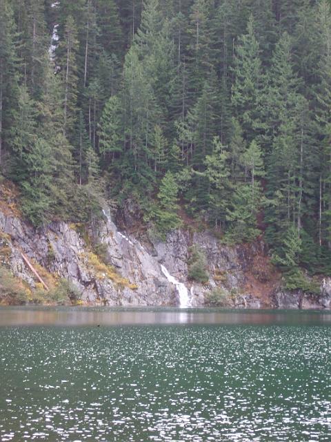 DSCF4789 Waterfall into lake