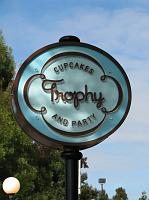 IMG_4034 Trophy Cupcake sign