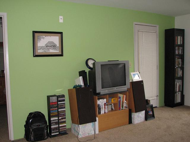 IMG_4952 TV stand and speakers