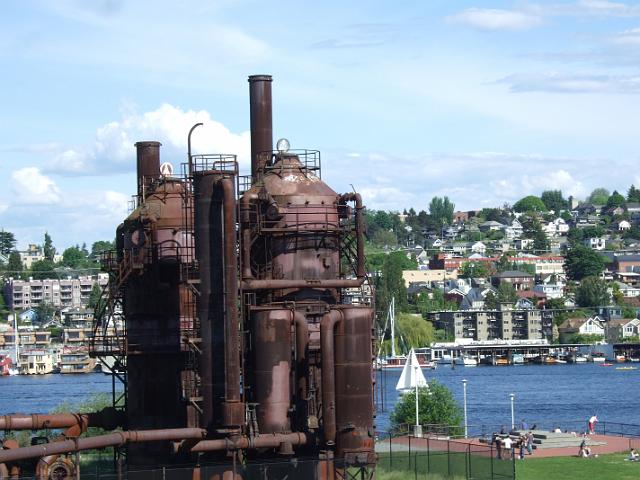 DSCF1239 One of the old unused gas tanks/structures