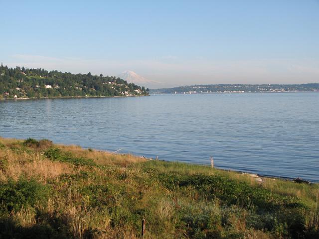 IMG_2873 View of Mount Rainier from Discovery Park