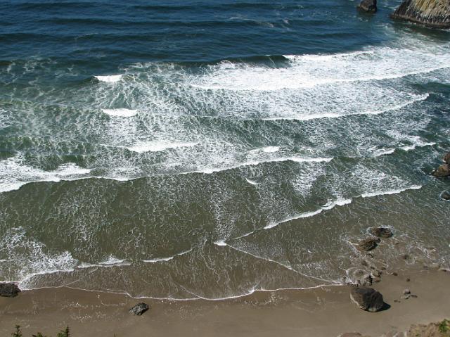 IMG_3279 Waves coming into beach at Ecola State Park